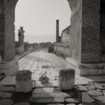 Kenro Izu Pompei, Foro, 2016 Stampa al platino 55x42,5 cm © Kenro Izu Courtesy Fondazione di Modena - Fondazione Modena Arti Visive