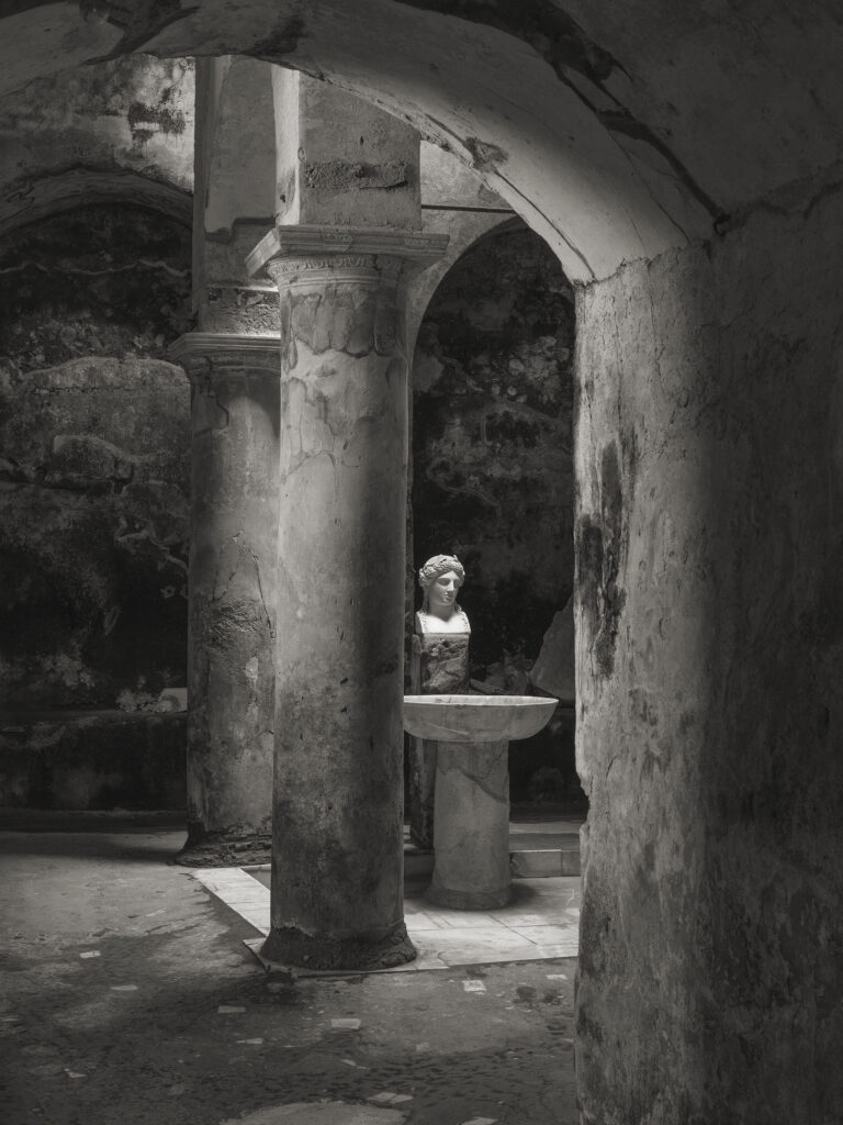 Kenro Izu Pompei, Casa di Arianna, 2016 Stampa inkjet 61x76 cm © Kenro Izu Courtesy Fondazione di Modena - Fondazione Modena Arti Visive