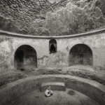 Kenro Izu Pompei, Terme Stabiane, 2016 Stampa al platino 42,5x55 cm © Kenro Izu Courtesy Fondazione di Modena - Fondazione Modena Arti Visive