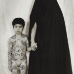 Shirin Neshat, Senza titolo, 1996, gelatin silver print, 149x107, Collezione Pierluigi e Natalina Remotti