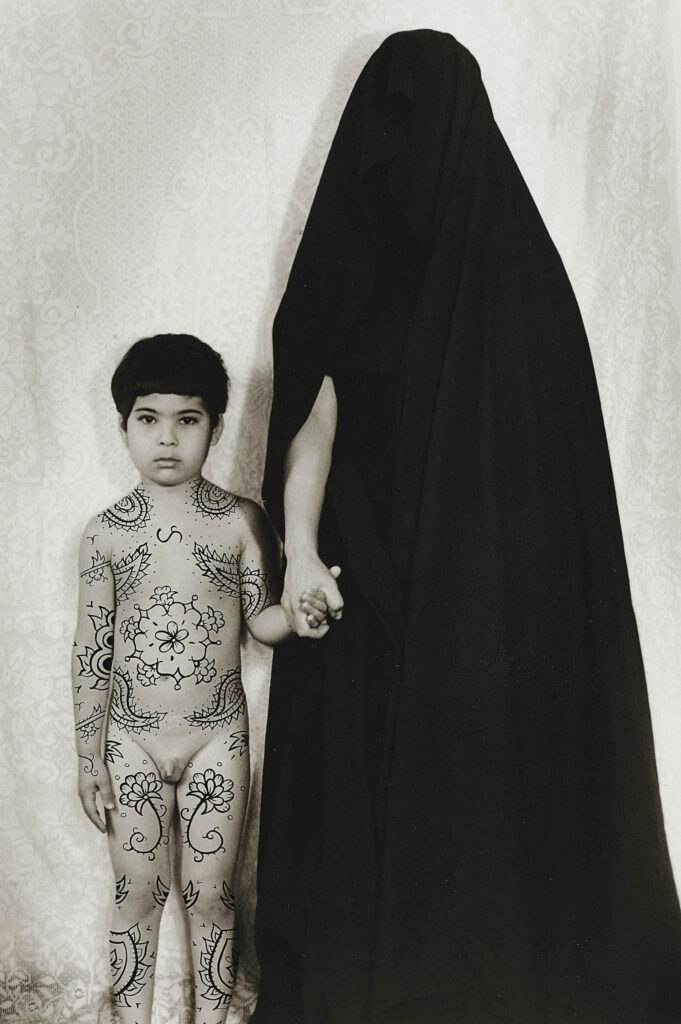 Shirin Neshat, Senza titolo, 1996, gelatin silver print, 149x107, Collezione Pierluigi e Natalina Remotti