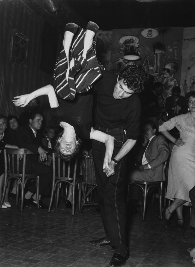 ROBERTO SPAMPINATO, Dancing Santa Tecla, Be-Bop, Milano, 1954, Modern Gelatin Silver Print, cm 29,5 x 40,2, Ed. open edition, Courtesy: © Roberto Spampinato / Courtesy Admira