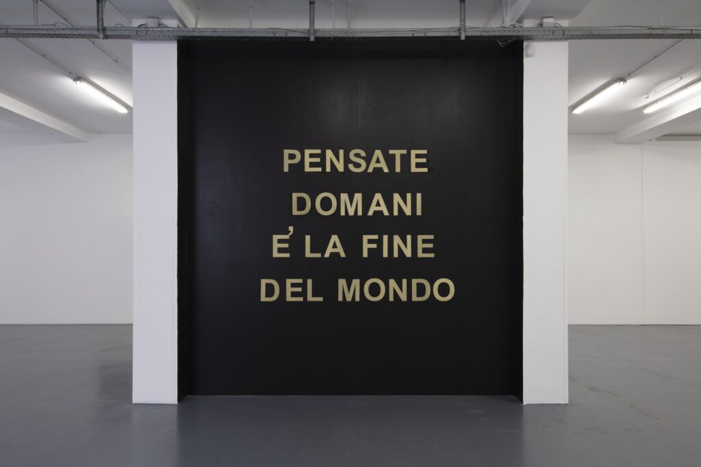 Elena Bellantoni, Pensate! Domani è la fine del mondo, 2021, courtesy the artist and Galleria Giampaolo Abbondio